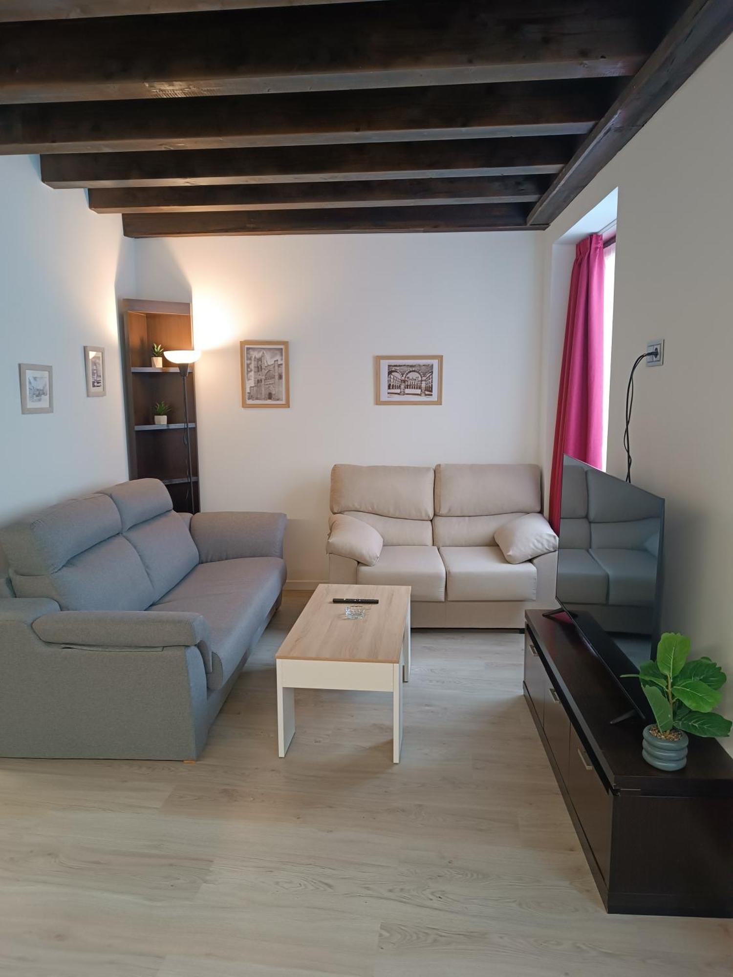 Apartamentos Turisticos Avila Puerta Del Puente 1-3 Eksteriør bilde