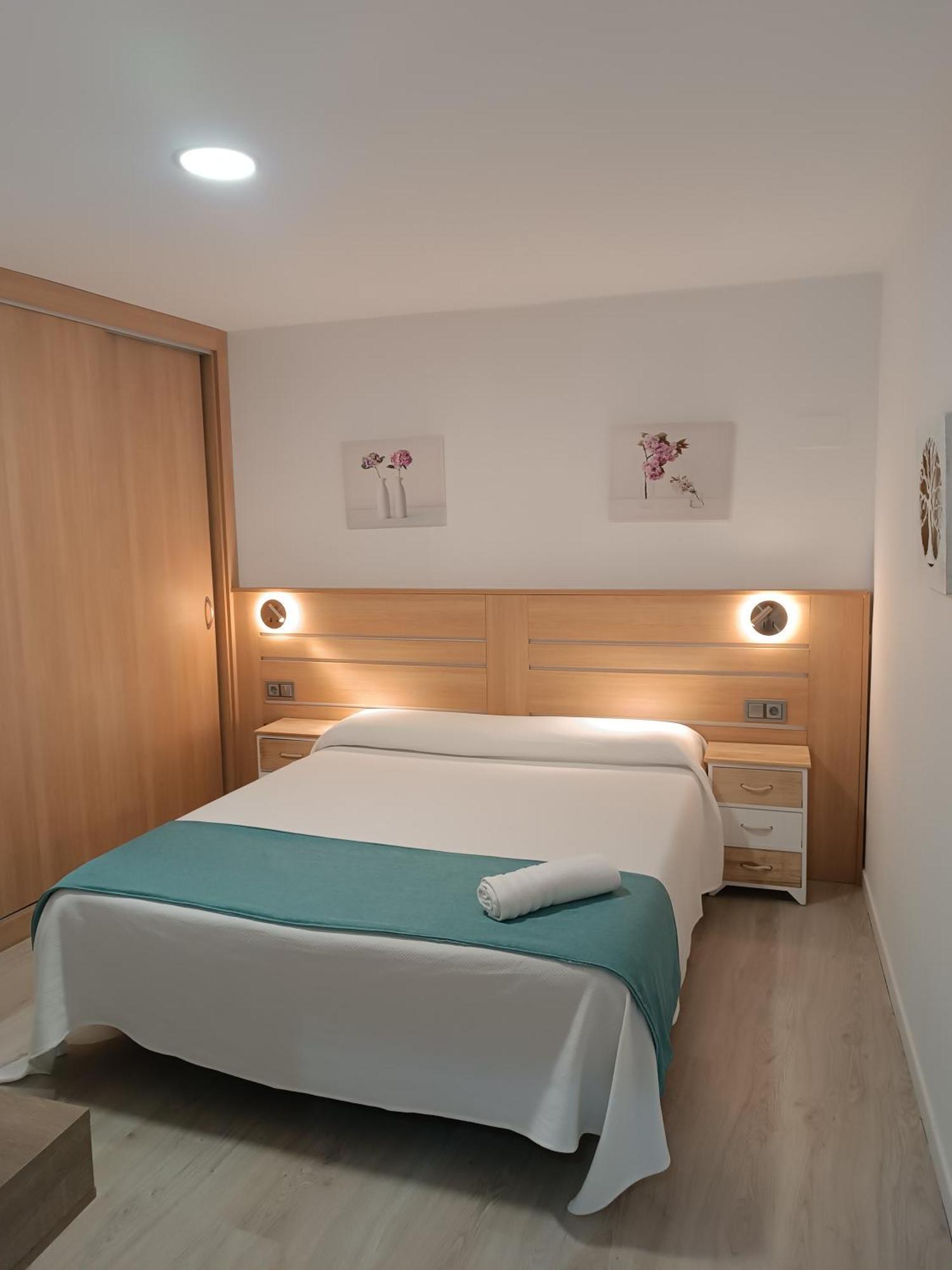 Apartamentos Turisticos Avila Puerta Del Puente 1-3 Eksteriør bilde
